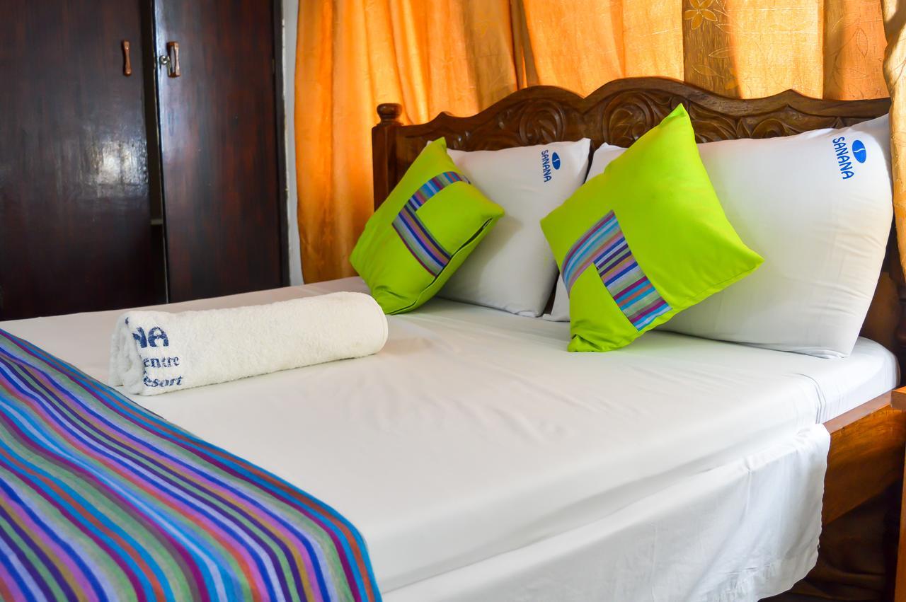 ซานานา คอนเฟอเรนซ์ เซ็นเตอร์ แอนด์ ฮอลิเดย์ รีสอร์ต Hotel มอมบาซา ภายนอก รูปภาพ